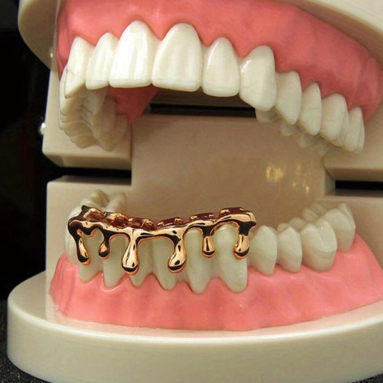The Water-Drop Lower Teeth Hip - đánh giá và giá Body Jewelry Europe