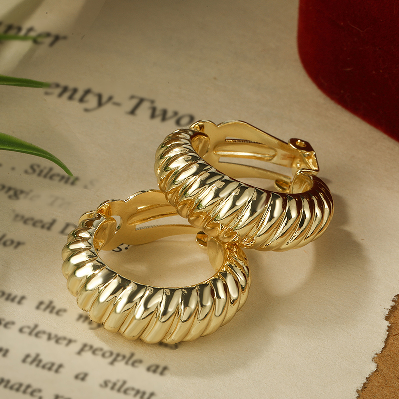 Stainless Steel Croissant Chun - đánh giá và giá Body Jewelry Hypoallergenic